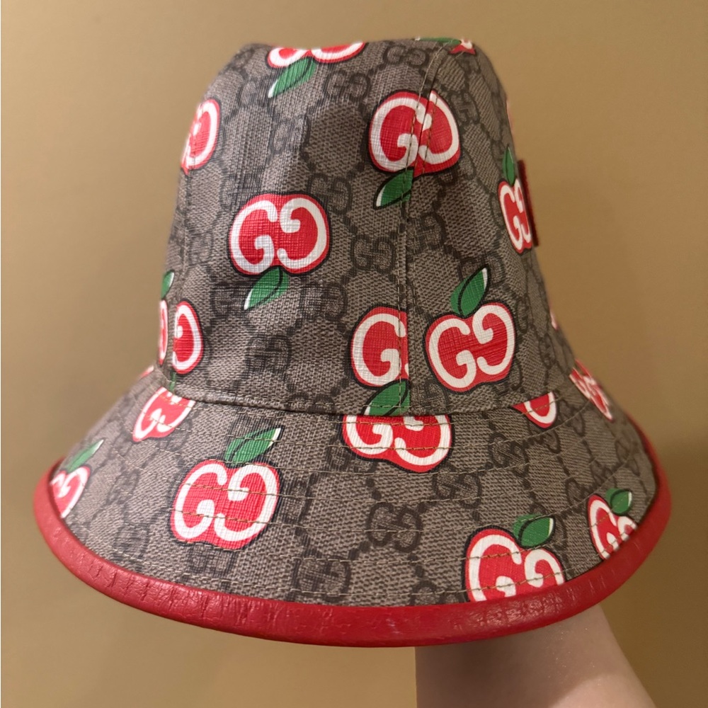 Gucci red Bucket GG Supreme Apple print hat cap